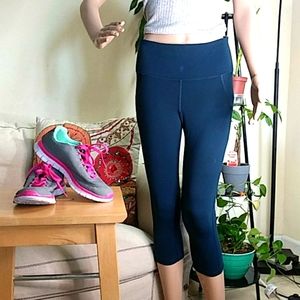 Athleta crop leggings